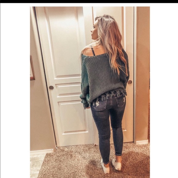 Distressed high rise jeans - Picture 2 of 4